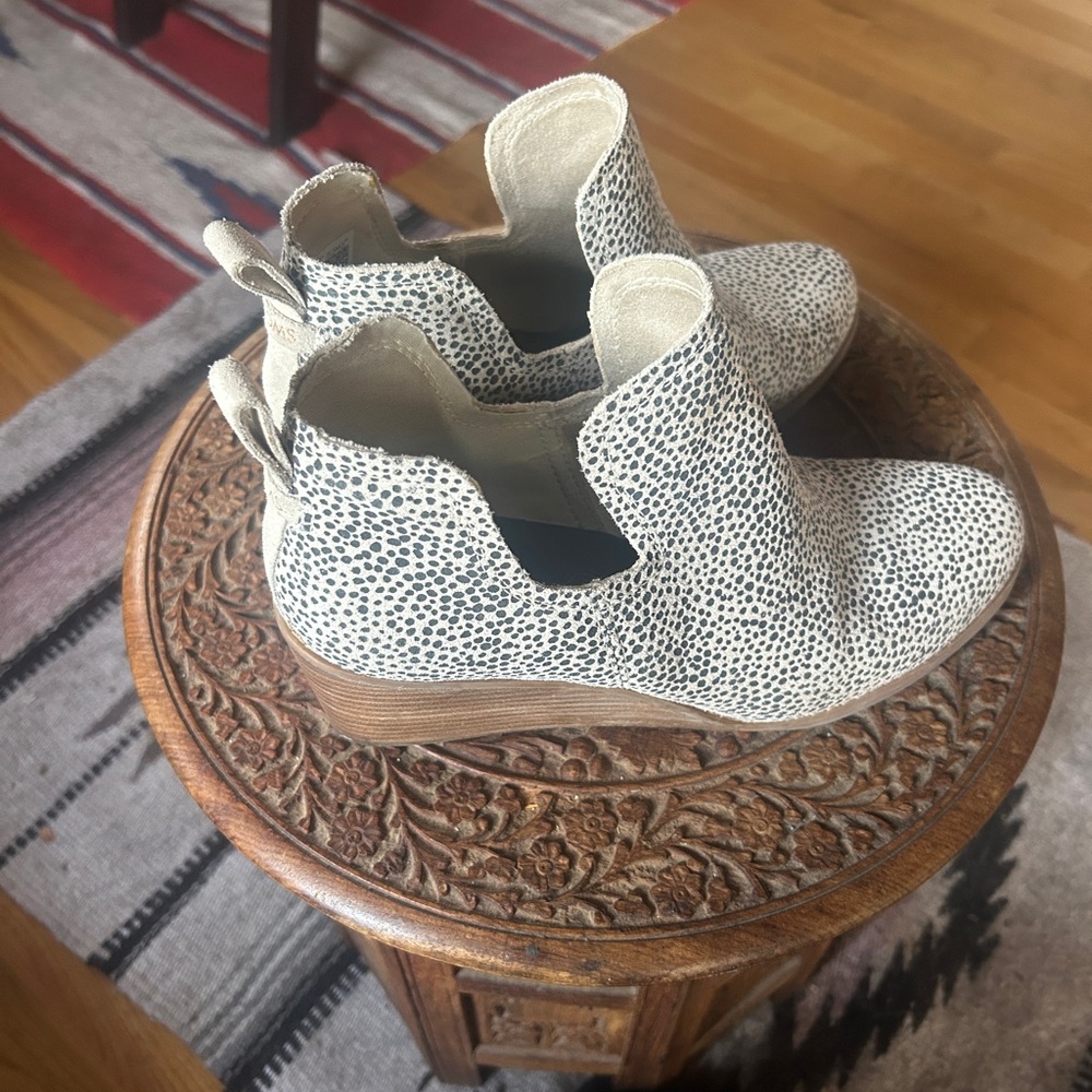 Toms Speckled Cream and Black Ankle Booties